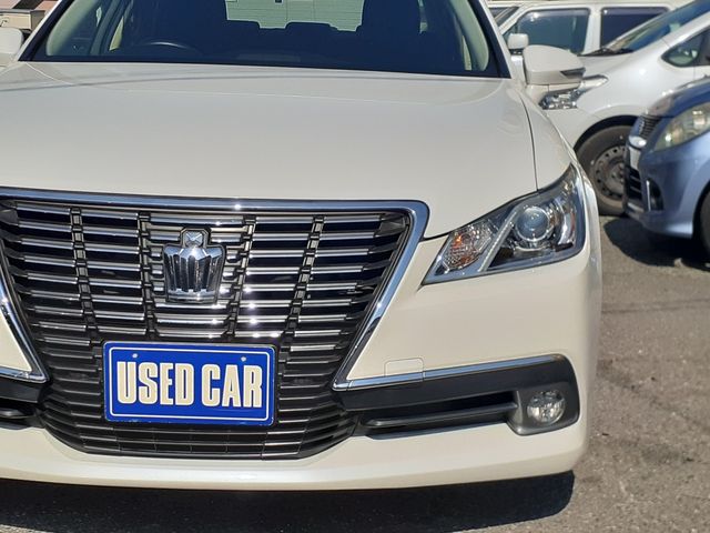 CROWN sedan