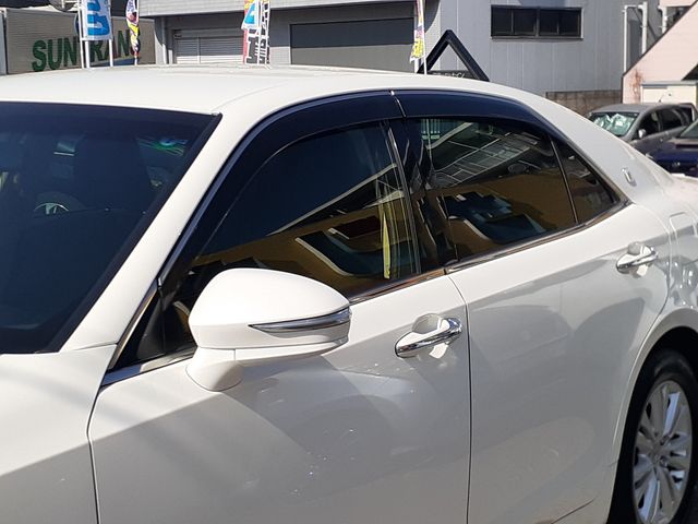 CROWN sedan