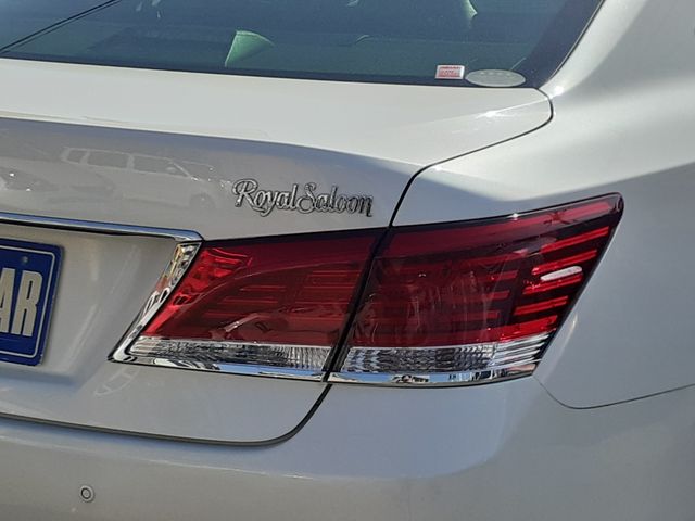 CROWN sedan