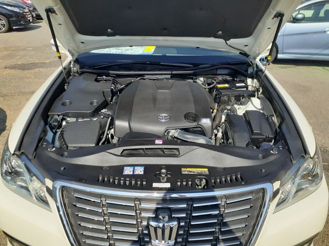 CROWN sedan