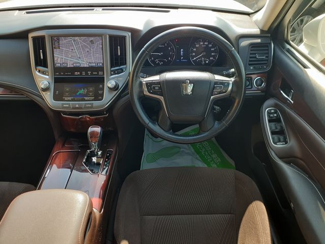 CROWN sedan