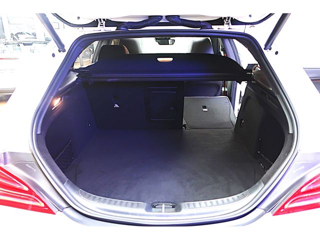 MERCEDES BENZ CLA Shooting Brake
