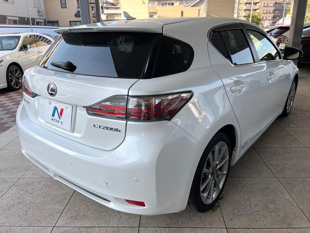 LEXUS CT200h