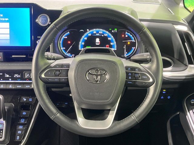 VOXY HYBRID