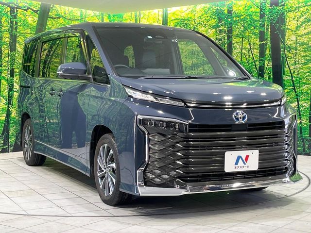 VOXY HYBRID