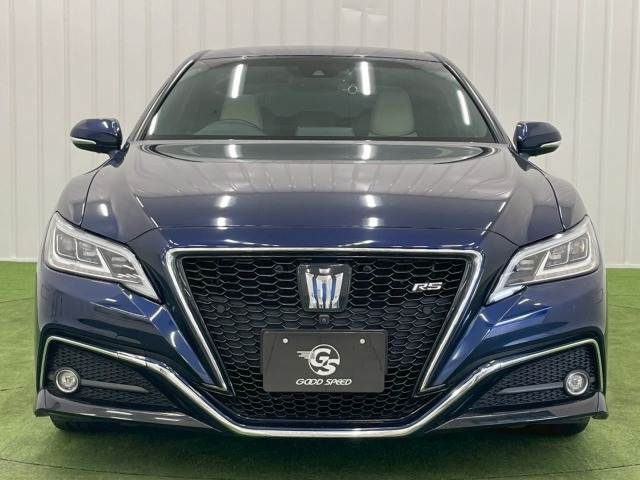CROWN sedan hybrid