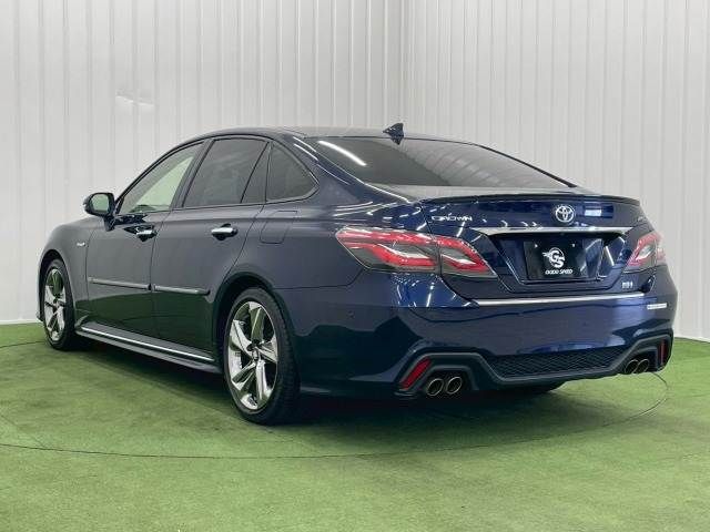 CROWN sedan hybrid