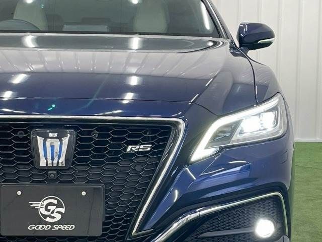 CROWN sedan hybrid