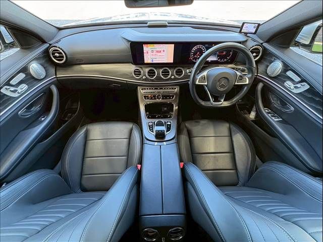 MERCEDES BENZ E class sedan