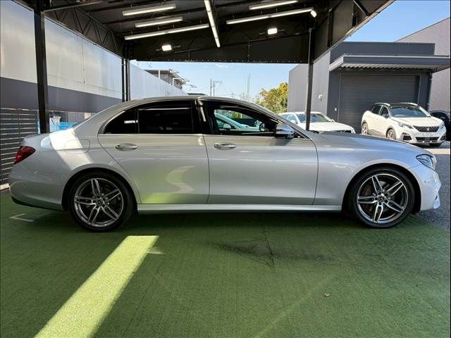 MERCEDES BENZ E class sedan