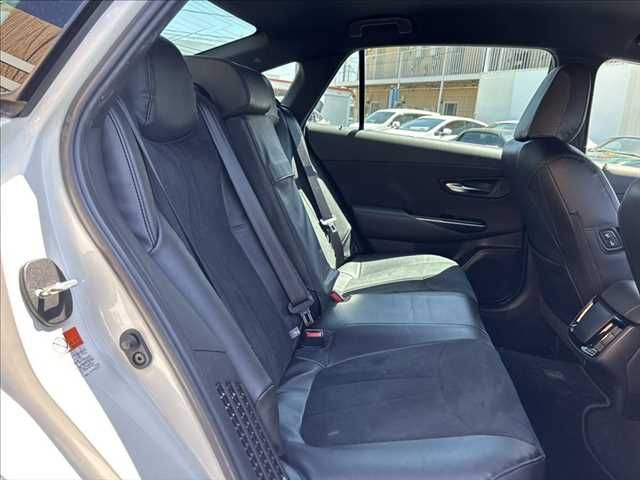 CROWN sedan hybrid