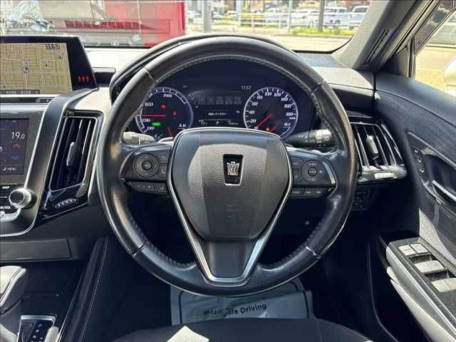 CROWN sedan hybrid