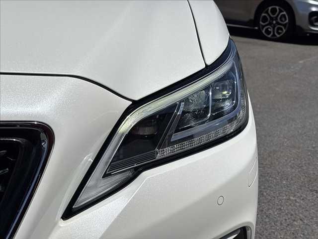 CROWN sedan hybrid