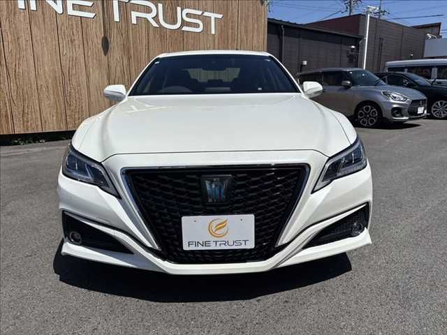 CROWN sedan hybrid