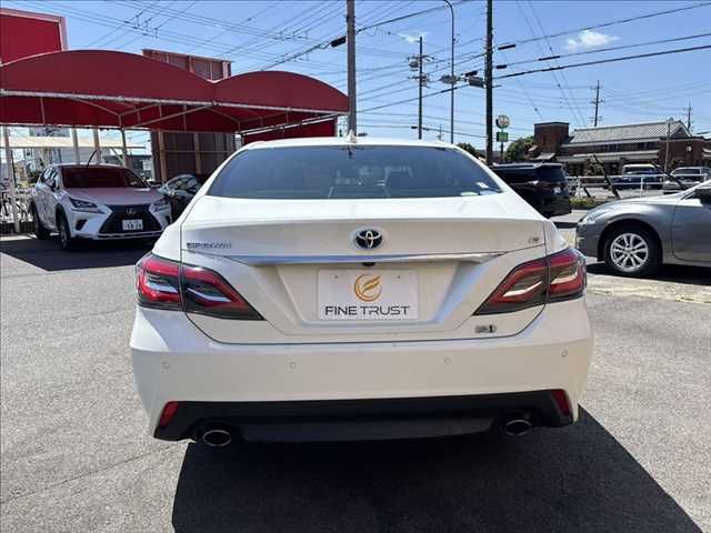 CROWN sedan hybrid