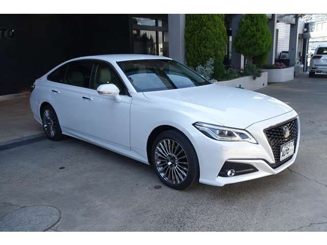 CROWN sedan hybrid 4WD
