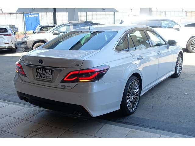 CROWN sedan hybrid 4WD