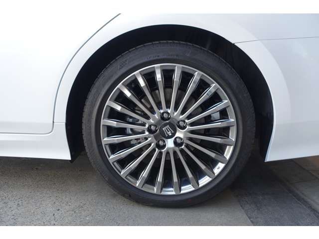 CROWN sedan hybrid 4WD