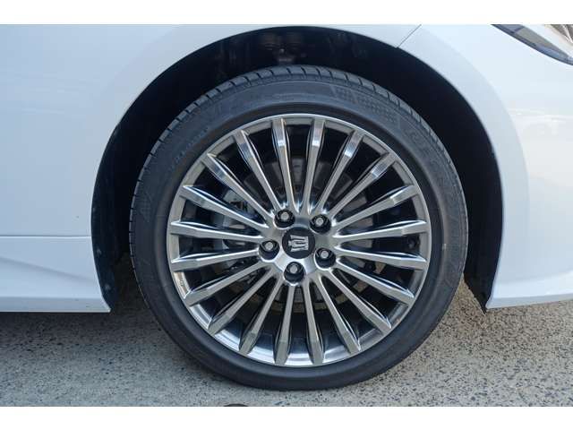 CROWN sedan hybrid 4WD