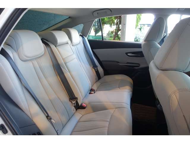 CROWN sedan hybrid 4WD