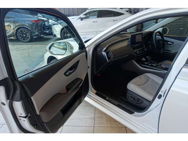 CROWN sedan hybrid 4WD