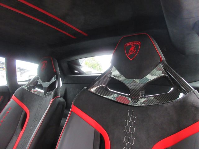 LAMBORGHINI HURACAN
