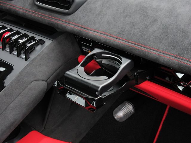 LAMBORGHINI HURACAN