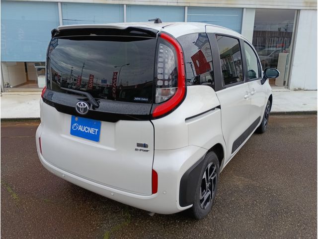 SIENTA HYBRID