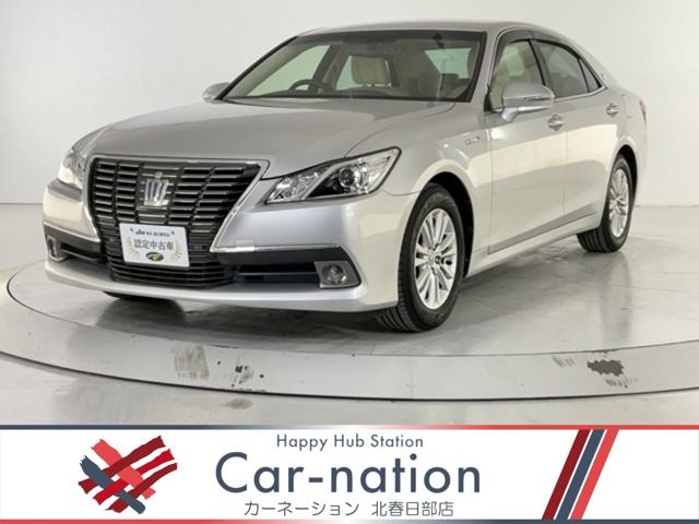 CROWN sedan hybrid