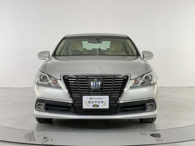 CROWN sedan hybrid