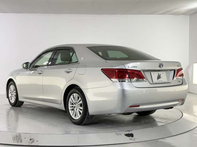 CROWN sedan hybrid