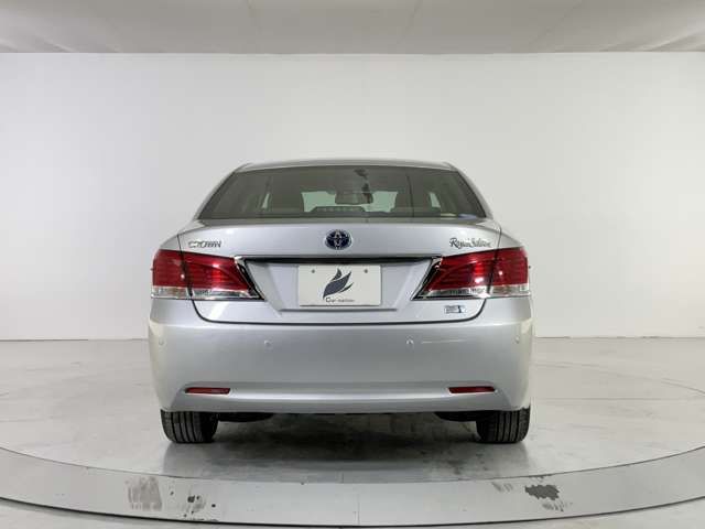 CROWN sedan hybrid