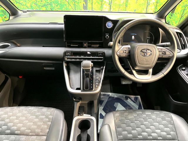VOXY HYBRID