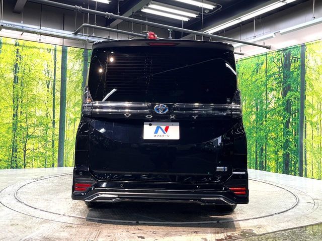 VOXY HYBRID