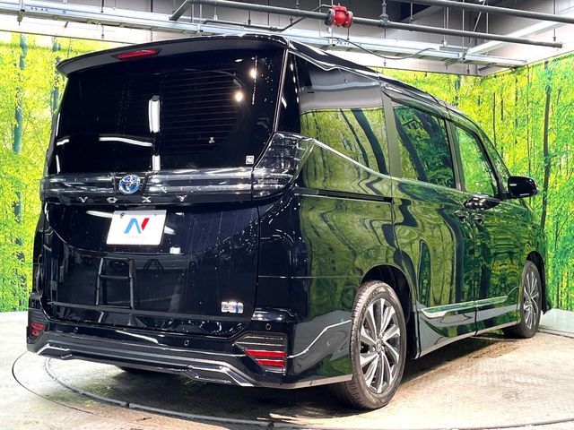 VOXY HYBRID