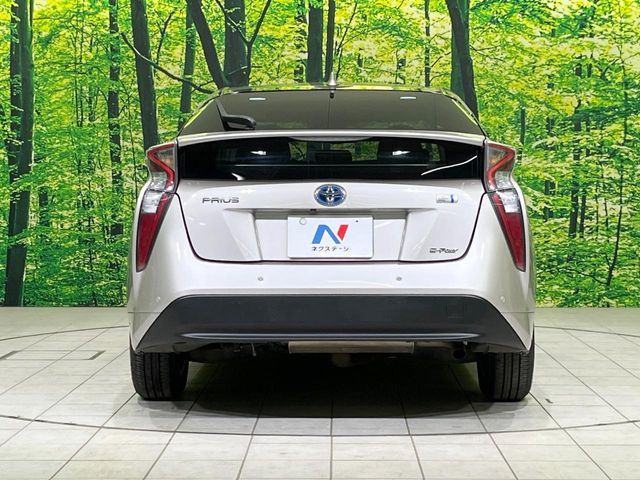 PRIUS 4WD