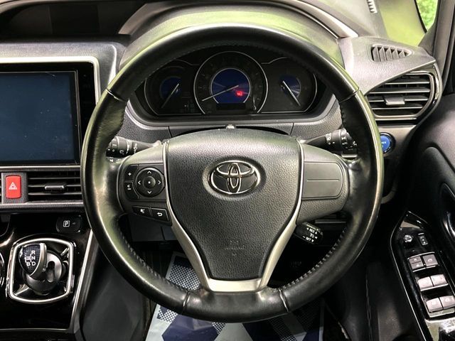 VOXY HYBRID