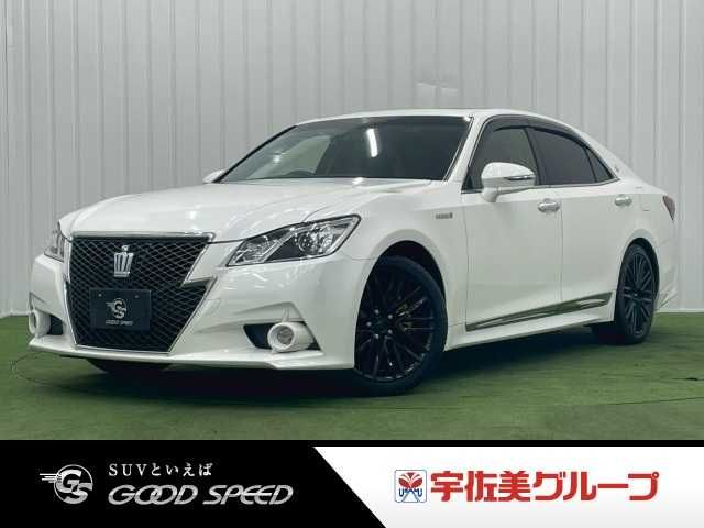 CROWN sedan hybrid