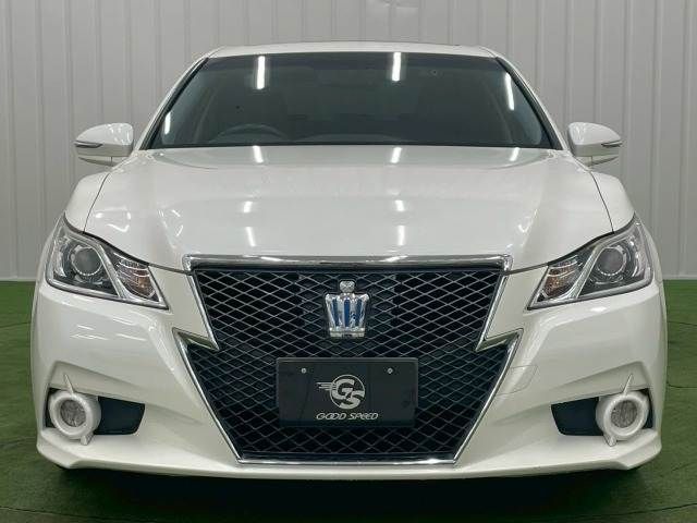 CROWN sedan hybrid