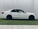CROWN sedan hybrid