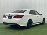 CROWN sedan hybrid
