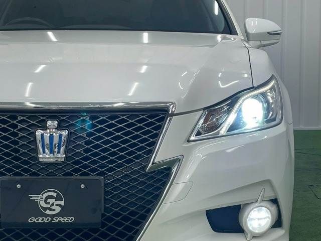 CROWN sedan hybrid