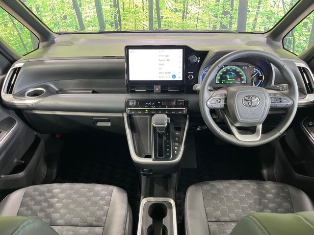 VOXY HYBRID