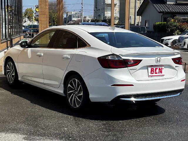 INSIGHT sedan