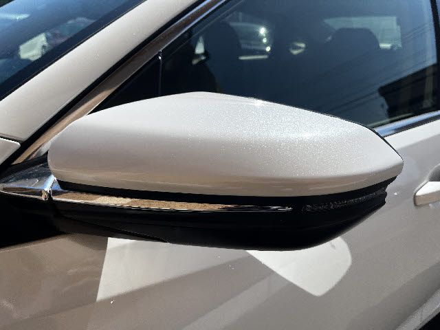 INSIGHT sedan