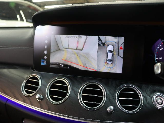 MERCEDES BENZ E-Class sedan