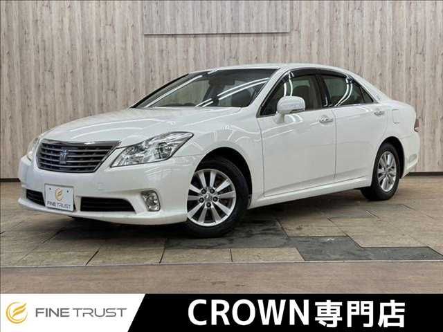 CROWN sedan