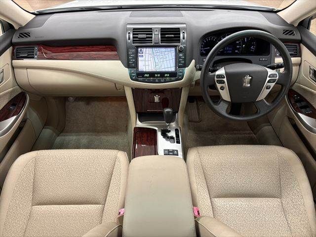 CROWN sedan
