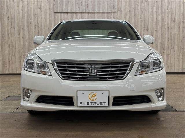 CROWN sedan
