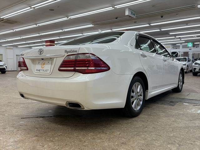 CROWN sedan